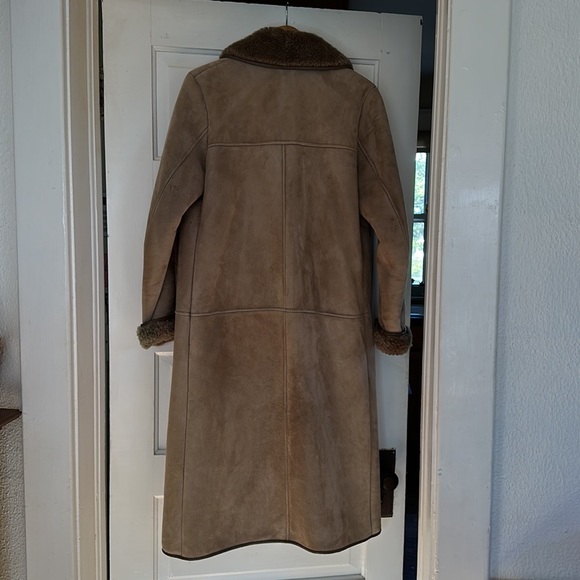 Fabulous British Shearling Coat Made by Nurseys - Picture 4 of 12